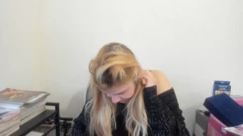 Snapshot of artsyandcraftsy_ chatting on February 20, 2026, 9:54 am MIA online show from February 20, 2026, 9:54 am