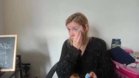 Snapshot of artsyandcraftsy_ chatting on February 21, 2026, 11:33 am MIA online show from February 21, 2026, 11:33 am