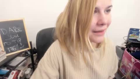 Snapshot of artsyandcraftsy_ chatting on February 23, 2026, 7:33 pm MIA online show from February 23, 2026, 7:33 pm