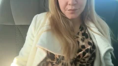 Snapshot of artsyandcraftsy_ chatting on February 26, 2026, 11:42 am MIA online show from February 26, 2026, 11:42 am