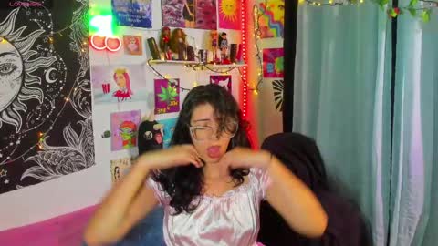 Isabella Cherry online show from May 7, 2026, 1:55 am