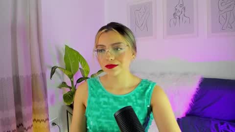 Snapshot of ary_cam230 chatting on March 3, 2025, 9:15 pm Zahaara online show from March 3, 2025, 9:15 pm