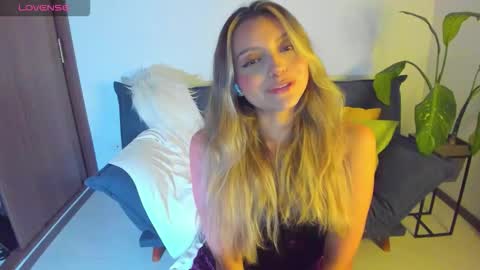 Snapshot of ary_cam230 chatting on November 19, 2025, 9:59 pm Zahaara online show from November 19, 2025, 9:59 pm