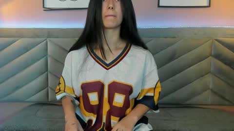 Snapshot of ary_thompson_ chatting on April 3, 2026, 12:14 pm ARY THOMPSON online show from April 3, 2026, 12:14 pm