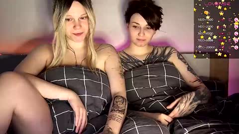 Arya brunett and Cassie blond online show from January 21, 2025, 12:18 pm