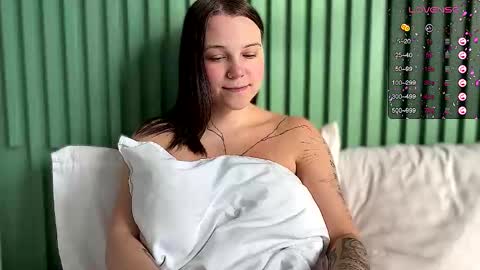 Arya brunett and Cassie blond online show from October 7, 2025, 12:19 am