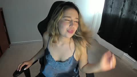 ash_smith1 online show from January 8, 2025, 1:42 am