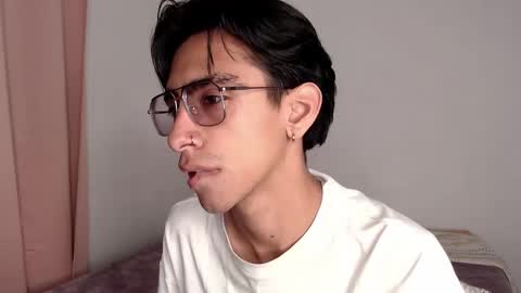 Snapshot of ash_v1 chatting on November 10, 2025, 12:31 am Ash online show from November 10, 2025, 12:31 am