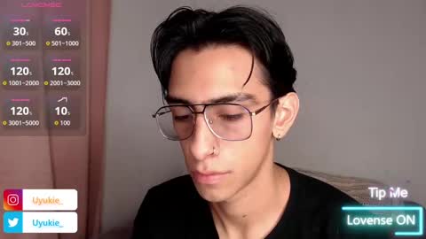 Snapshot of ash_v1 chatting on November 12, 2025, 11:58 pm Ash online show from November 12, 2025, 11:58 pm