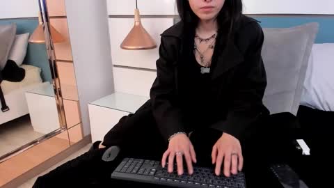 Ashkoreh online show from November 9, 2025, 7:56 pm