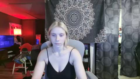 Snapshot of ashleewolfx chatting on December 23, 2024, 2:24 am Ashlee Wolf online show from December 23, 2024, 2:24 am