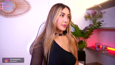 Snapshot of ashley2004_ chatting on October 22, 2025, 12:22 am Nay online show from October 22, 2025, 12:22 am