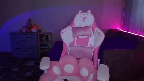   Yasmina   online show from February 22, 2025, 5:44 am