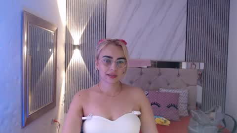 ashley__tylor online show from March 9, 2026, 2:15 am
