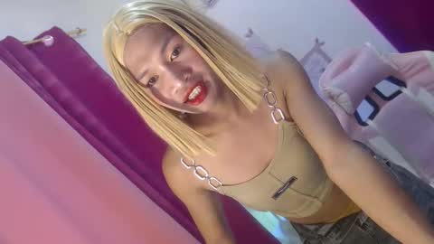Snapshot of ashley_cummer chatting on June 3, 2026, 7:11 am ashley_cummer online show from June 3, 2026, 7:11 am