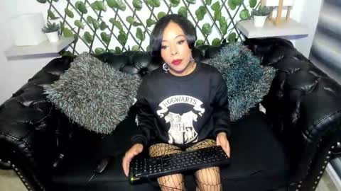 Asheey online show from November 2, 2025, 3:31 am