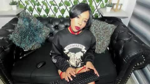 Asheey online show from November 3, 2025, 4:03 am