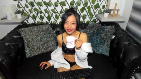 Asheey online show from November 8, 2025, 3:50 am