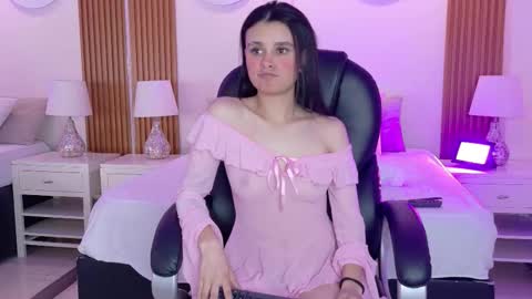 Ashley  online show from November 5, 2025, 5:18 am