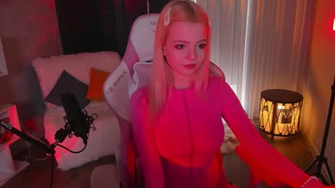 ashleysnowflake online show from February 23, 2025, 9:33 am