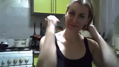 Snapshot of ashleyxhoney chatting on October 18, 2025, 10:10 pm AshleyXHoney online show from October 18, 2025, 10:10 pm