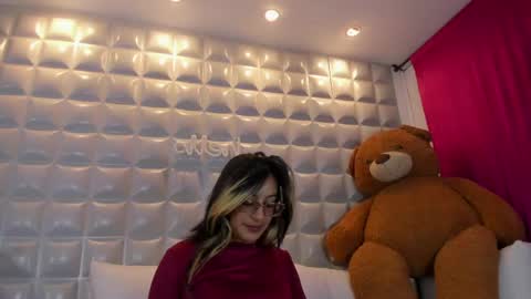 Ashly Lennox online show from June 3, 2026, 4:59 am
