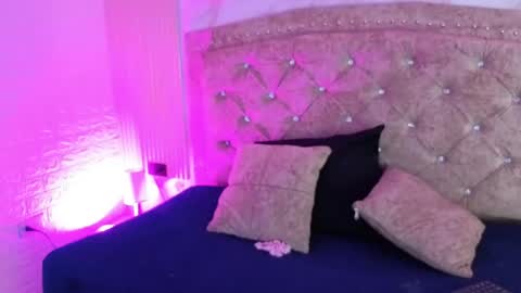 ashlybloom1 online show from May 19, 2026, 12:11 pm