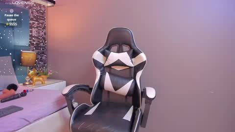 ashlye_miller_ online show from December 28, 2024, 7:00 am