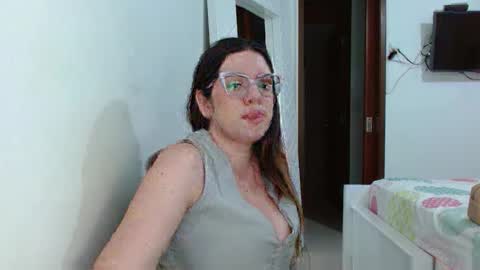 Snapshot of ashlymoon chatting on May 16, 2026, 12:29 am AshlyMoon online show from May 16, 2026, 12:29 am