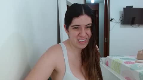 Snapshot of ashlymoon chatting on May 17, 2026, 4:25 pm AshlyMoon online show from May 17, 2026, 4:25 pm