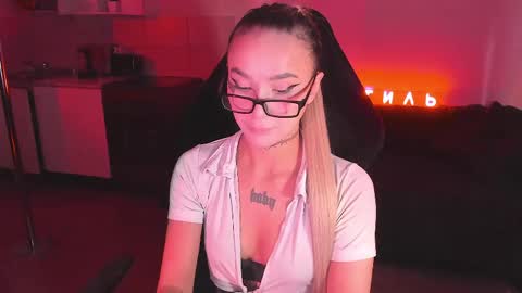 Mila online show from May 15, 2026, 4:52 am