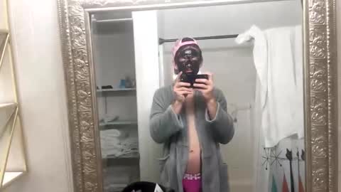 Snapshot of ashtongates chatting on April 3, 2026, 3:54 pm Ashton online show from April 3, 2026, 3:54 pm