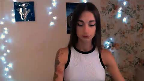 Snapshot of asia_n_ chatting on September 15, 2025, 6:02 am asia_n_ online show from September 15, 2025, 6:02 am