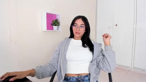 Camila online show from December 20, 2024, 1:54 pm