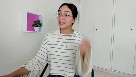 Camila online show from December 23, 2024, 1:03 pm