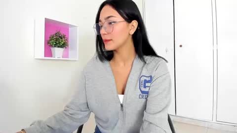 Camila online show from January 18, 2025, 12:47 pm