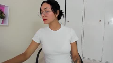 Camila online show from February 8, 2025, 1:22 pm