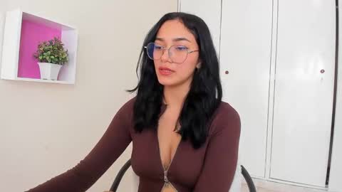 Camila online show from February 11, 2025, 6:01 pm