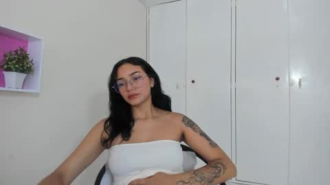 Camila online show from February 20, 2025, 1:19 pm