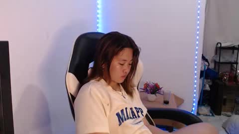 Snapshot of asian_honey69 chatting on November 11, 2025, 9:09 am bb girl online show from November 11, 2025, 9:09 am