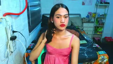 LOVELY LORAINE online show from June 24, 2026, 5:17 am