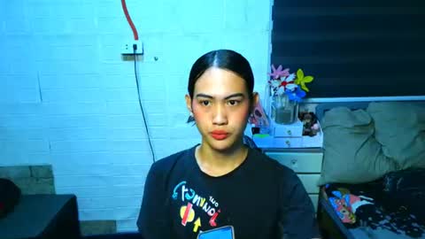 LOVELY LORAINE online show from July 17, 2026, 11:17 am