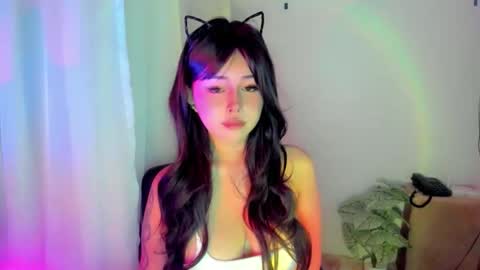 Hien online show from March 12, 2026, 5:57 am