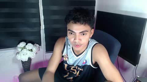 Snapshot of asianboyhunt chatting on February 20, 2025, 3:41 pm Fev online show from February 20, 2025, 3:41 pm