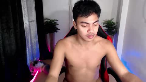 Snapshot of asianboyhunt chatting on September 22, 2025, 4:31 pm Fev online show from September 22, 2025, 4:31 pm