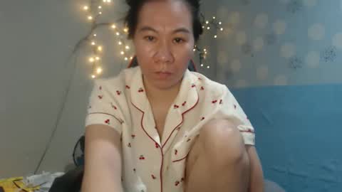 Snapshot of asianindulgent chatting on April 16, 2026, 2:18 pm AMARA online show from April 16, 2026, 2:18 pm