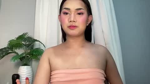 Lily online show from July 5, 2026, 11:23 pm