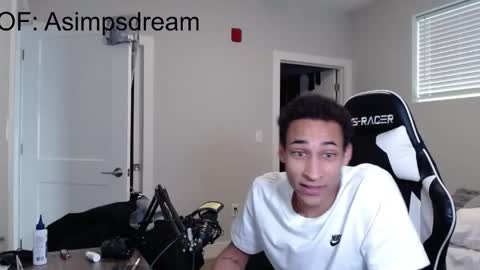 Snapshot of asimpsdream chatting on April 25, 2026, 12:52 pm asimpsdream online show from April 25, 2026, 12:52 pm