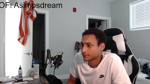 Snapshot of asimpsdream chatting on May 10, 2026, 2:44 pm asimpsdream online show from May 10, 2026, 2:44 pm