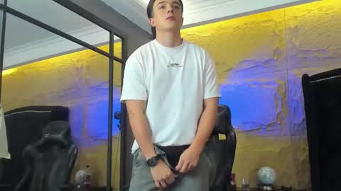 Aslan  online show from January 19, 2026, 1:31 am